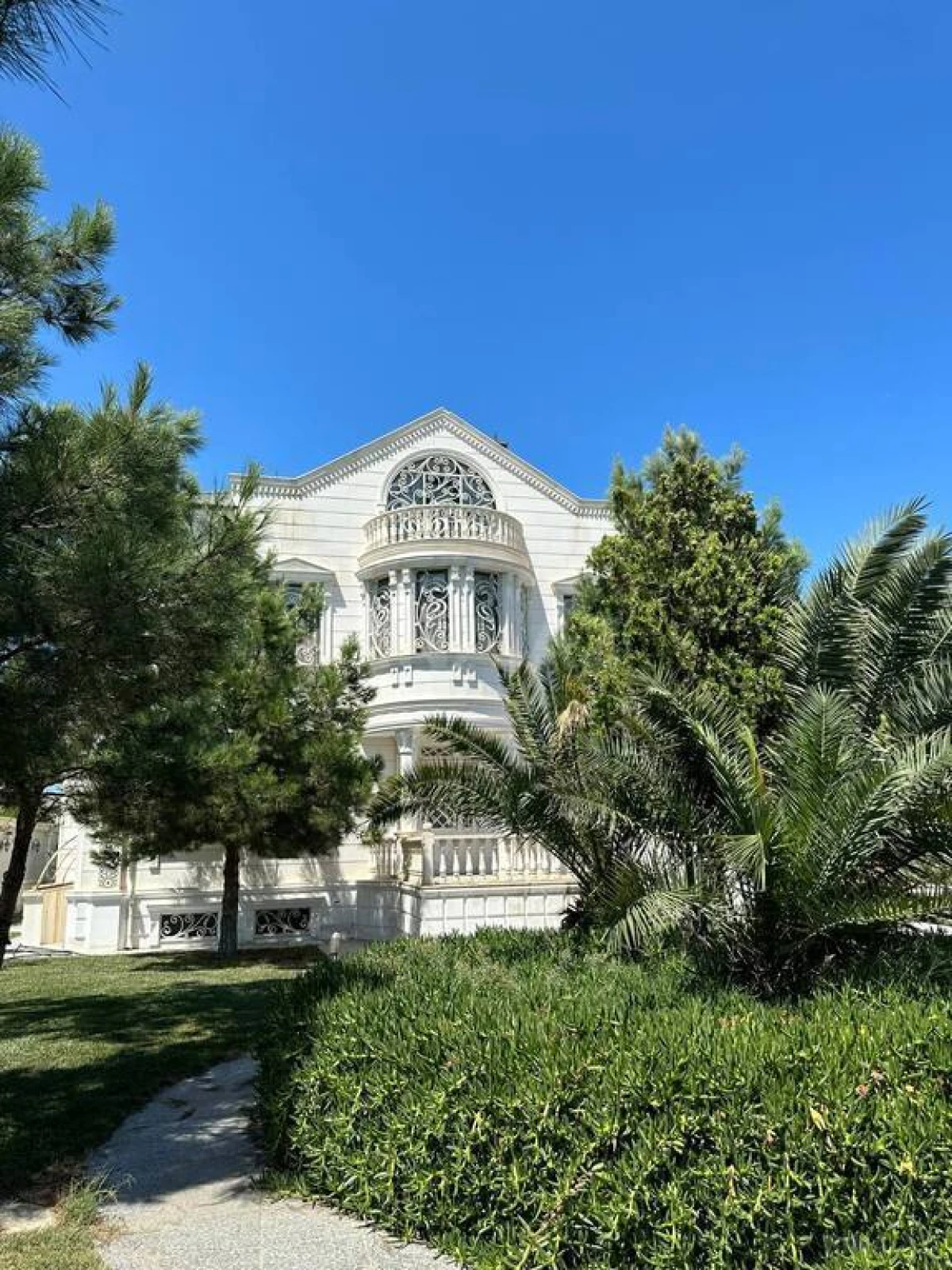 Kirayə verilir 6 otaqlı həyət evi 500 m²