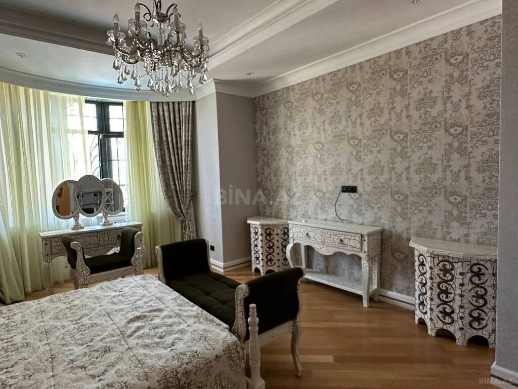 Kirayə verilir 6 otaqlı həyət evi 500 m²