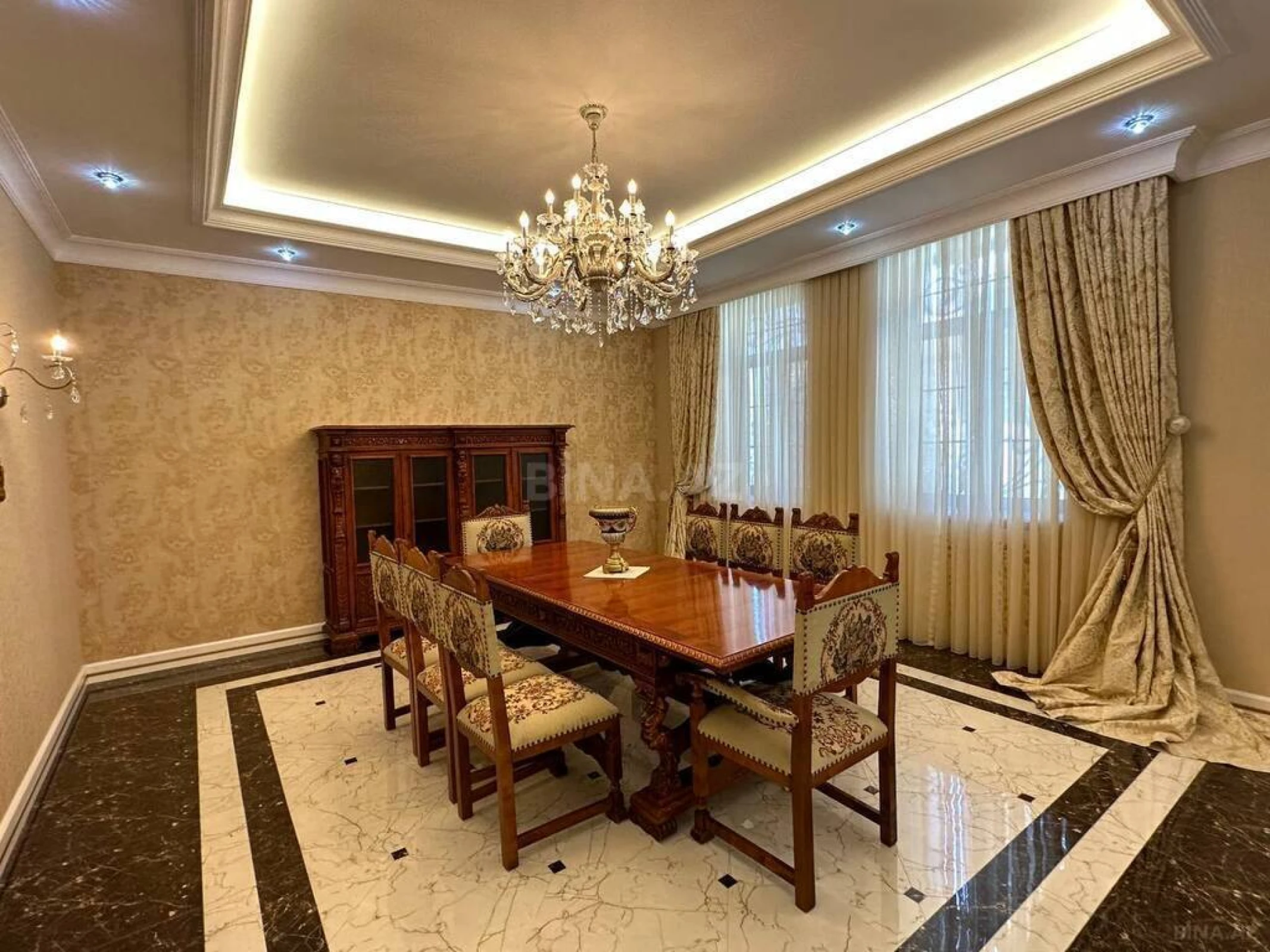 Kirayə verilir 6 otaqlı həyət evi 500 m²