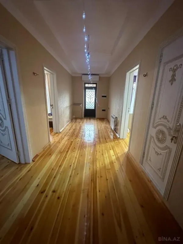 Satılır 5 otaqlı həyət evi 220 m²