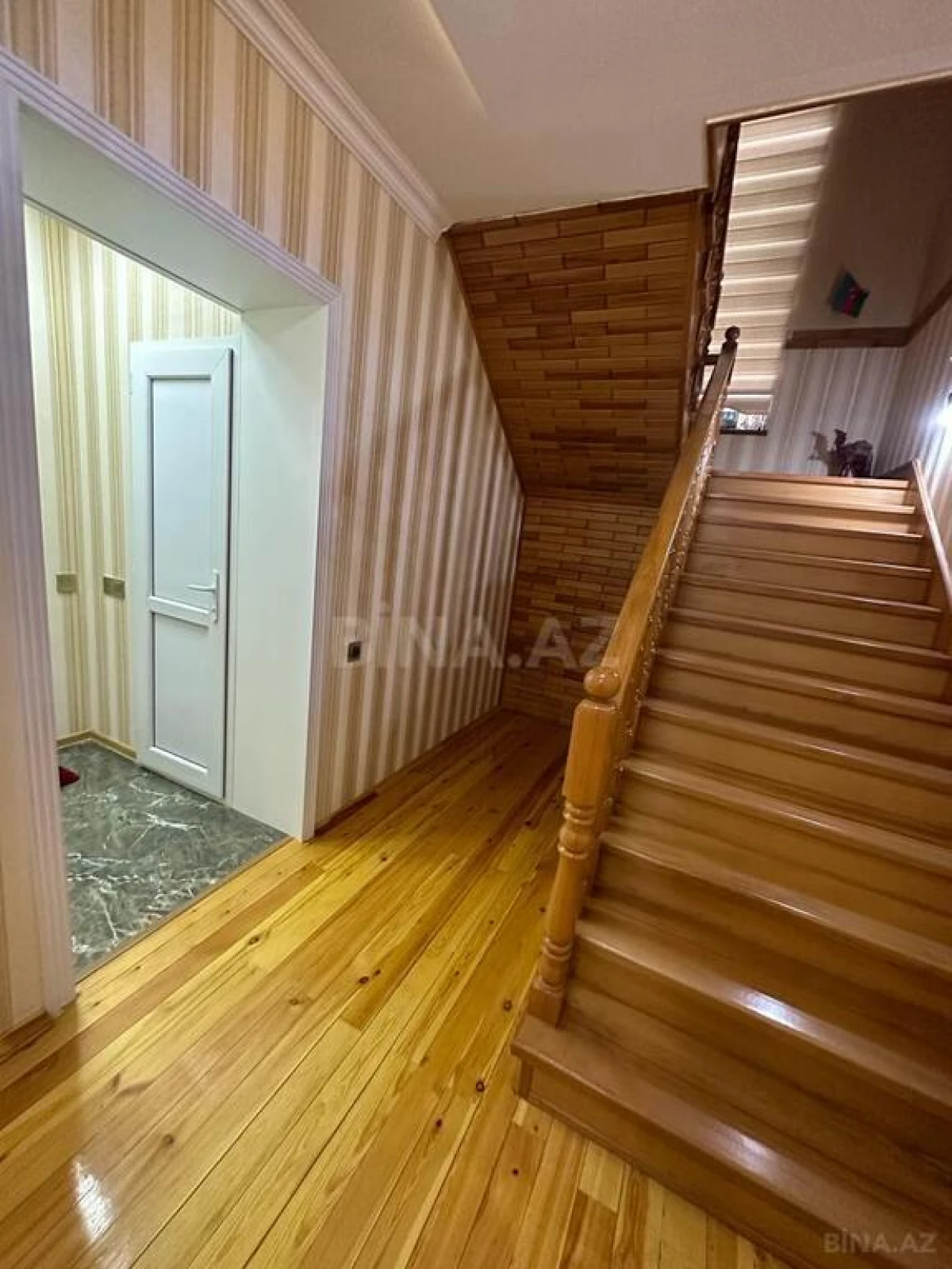Satılır 5 otaqlı həyət evi 220 m²