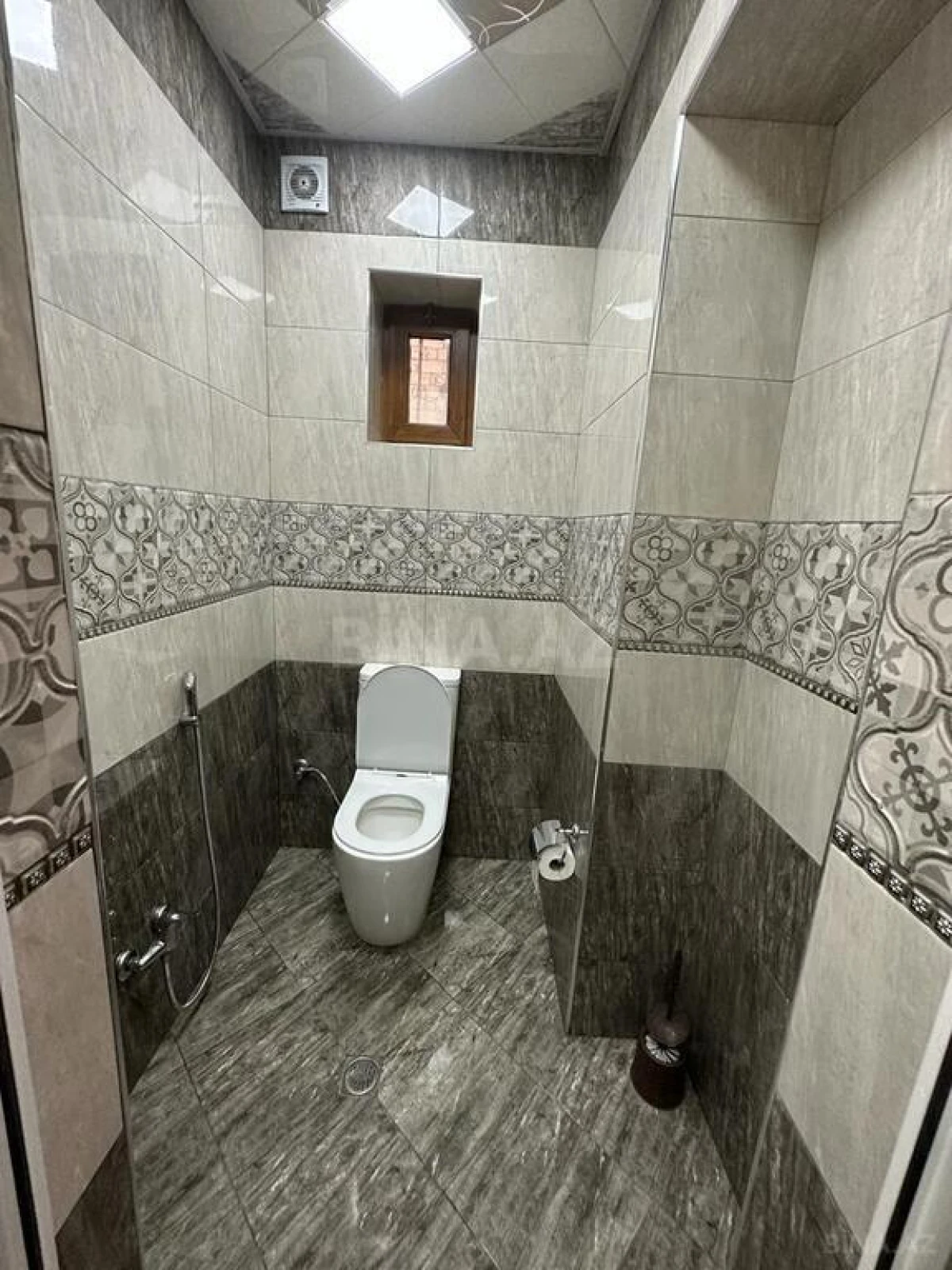 Satılır 5 otaqlı həyət evi 220 m²