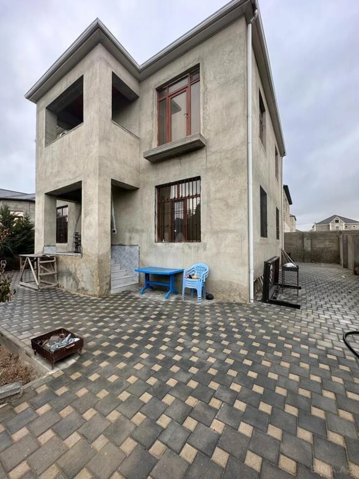 Satılır 5 otaqlı həyət evi 220 m²