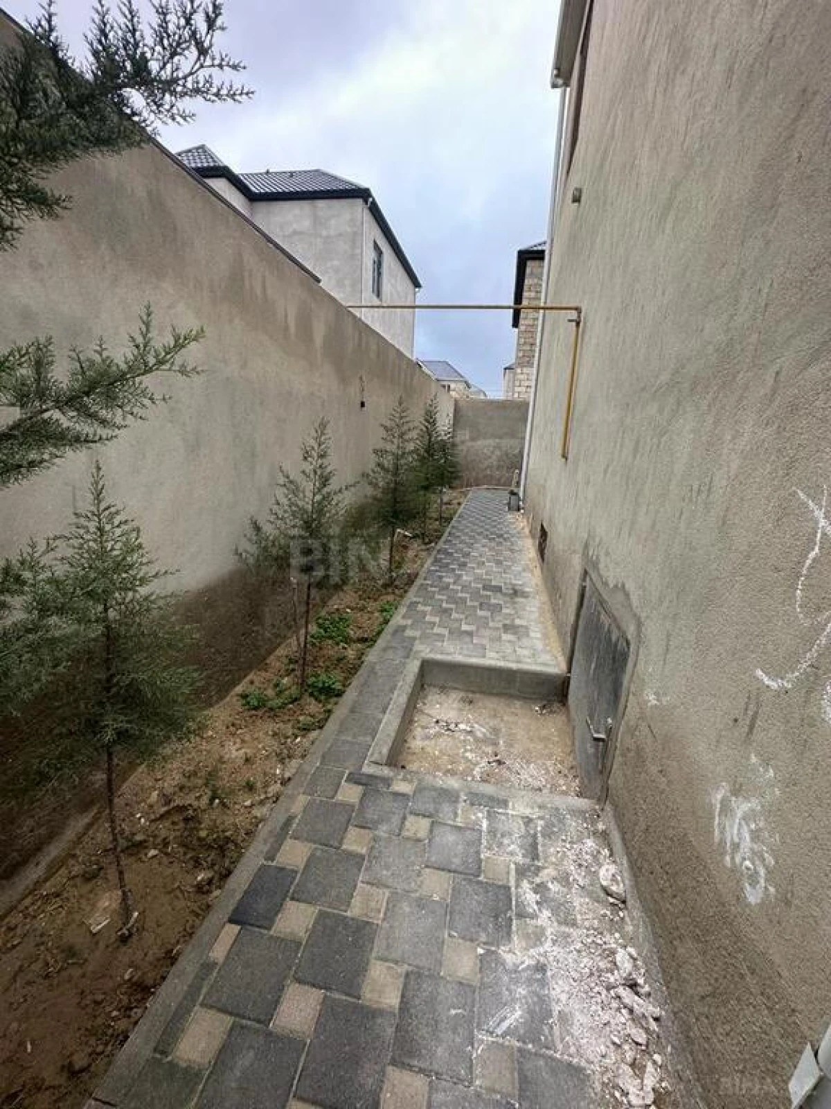 Satılır 5 otaqlı həyət evi 220 m²