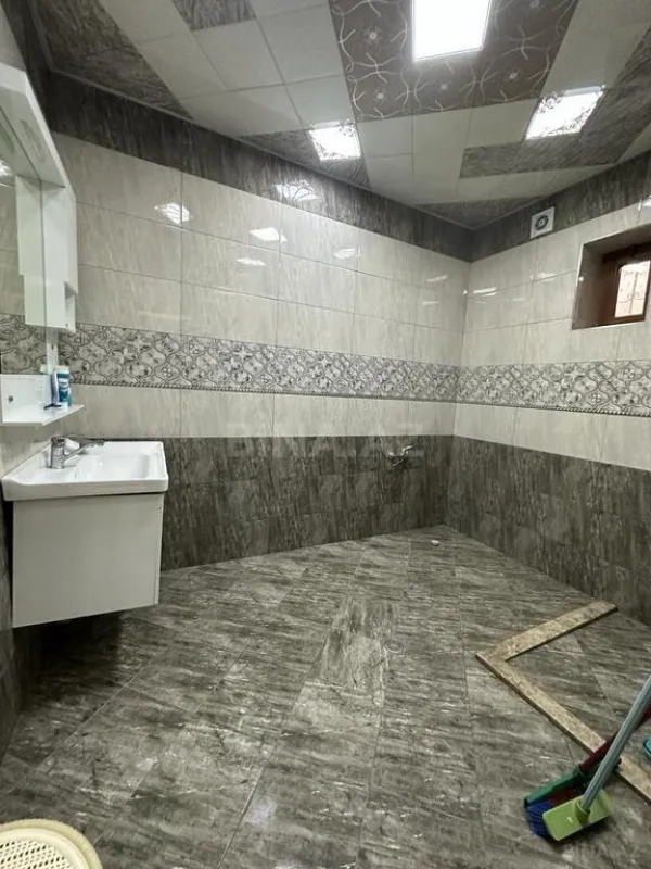 Satılır 5 otaqlı həyət evi 220 m²
