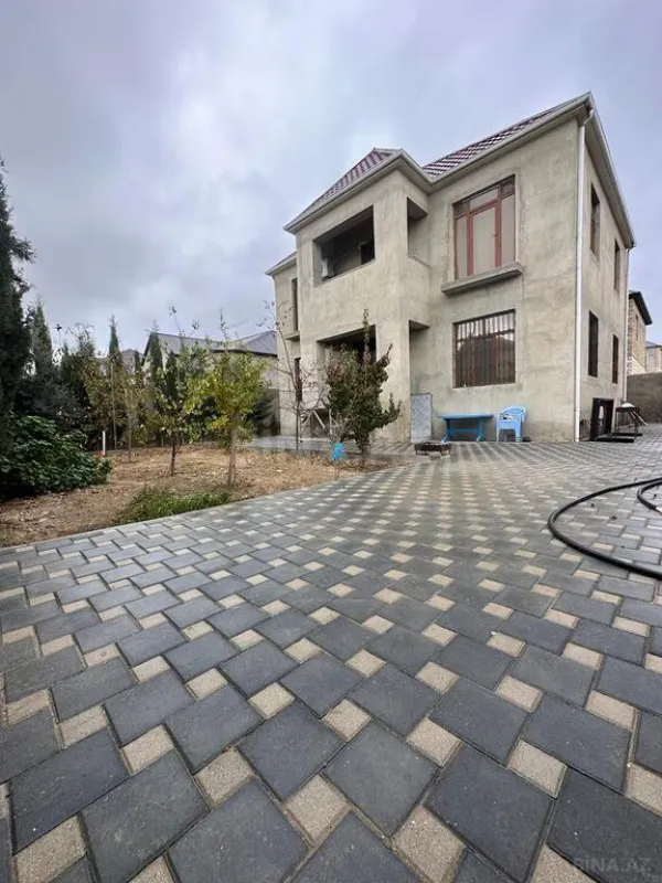 Satılır 5 otaqlı həyət evi 220 m²