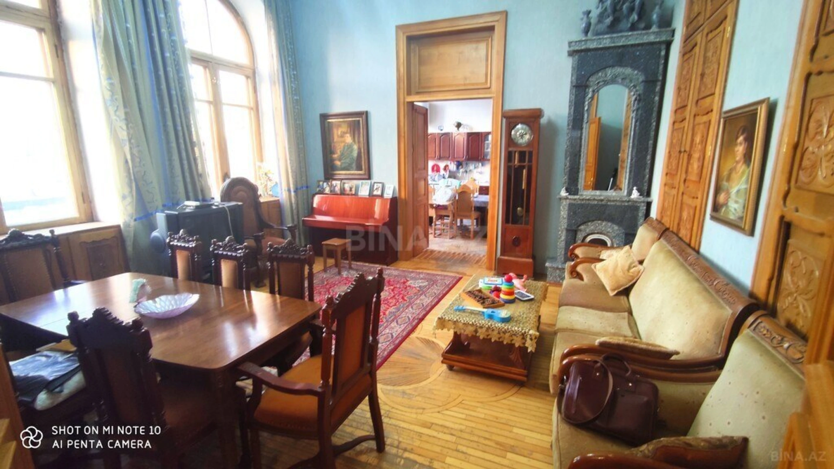 Satılır 5 otaqlı mənzil 250 m²