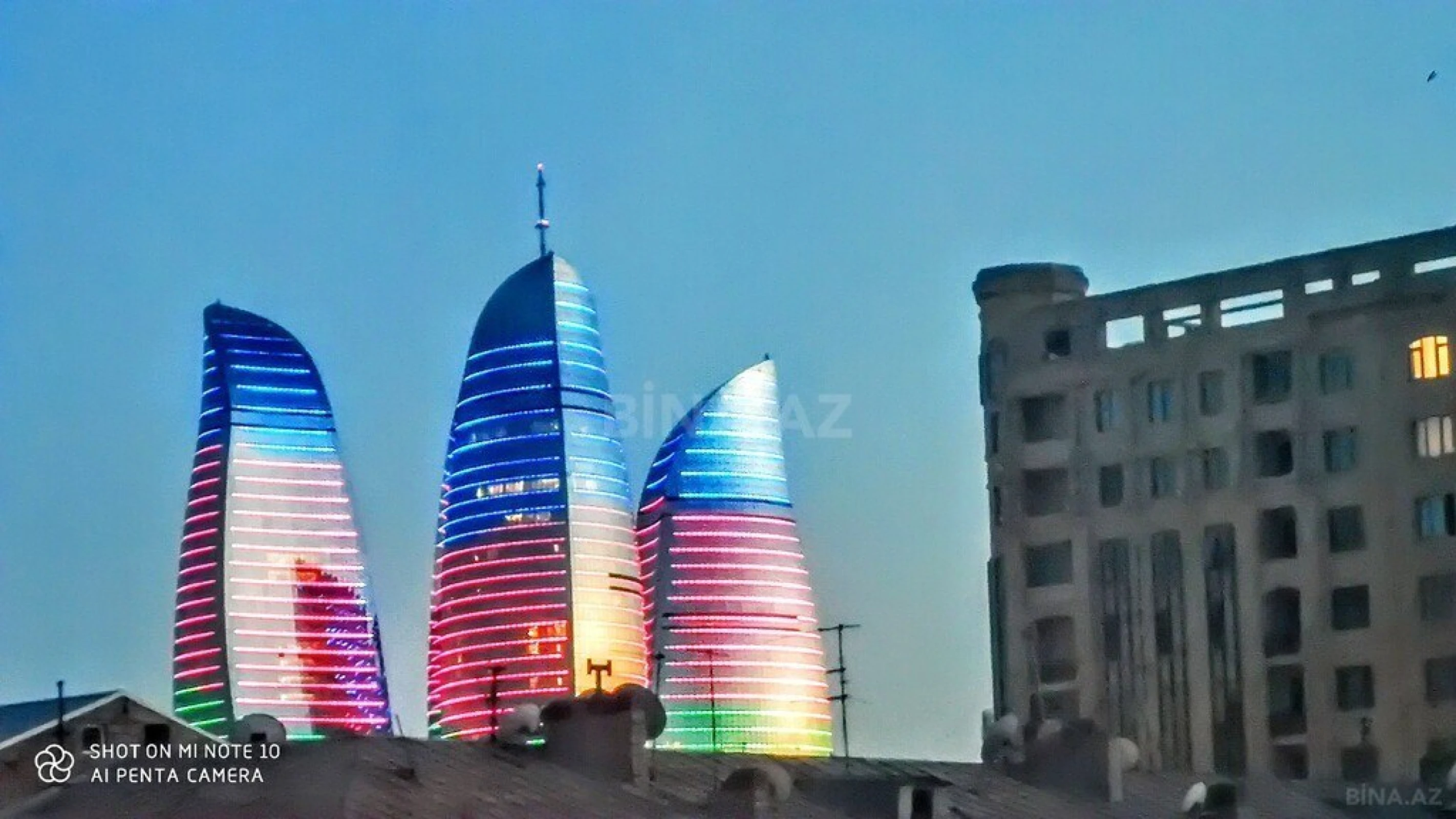 Satılır 5 otaqlı mənzil 250 m²