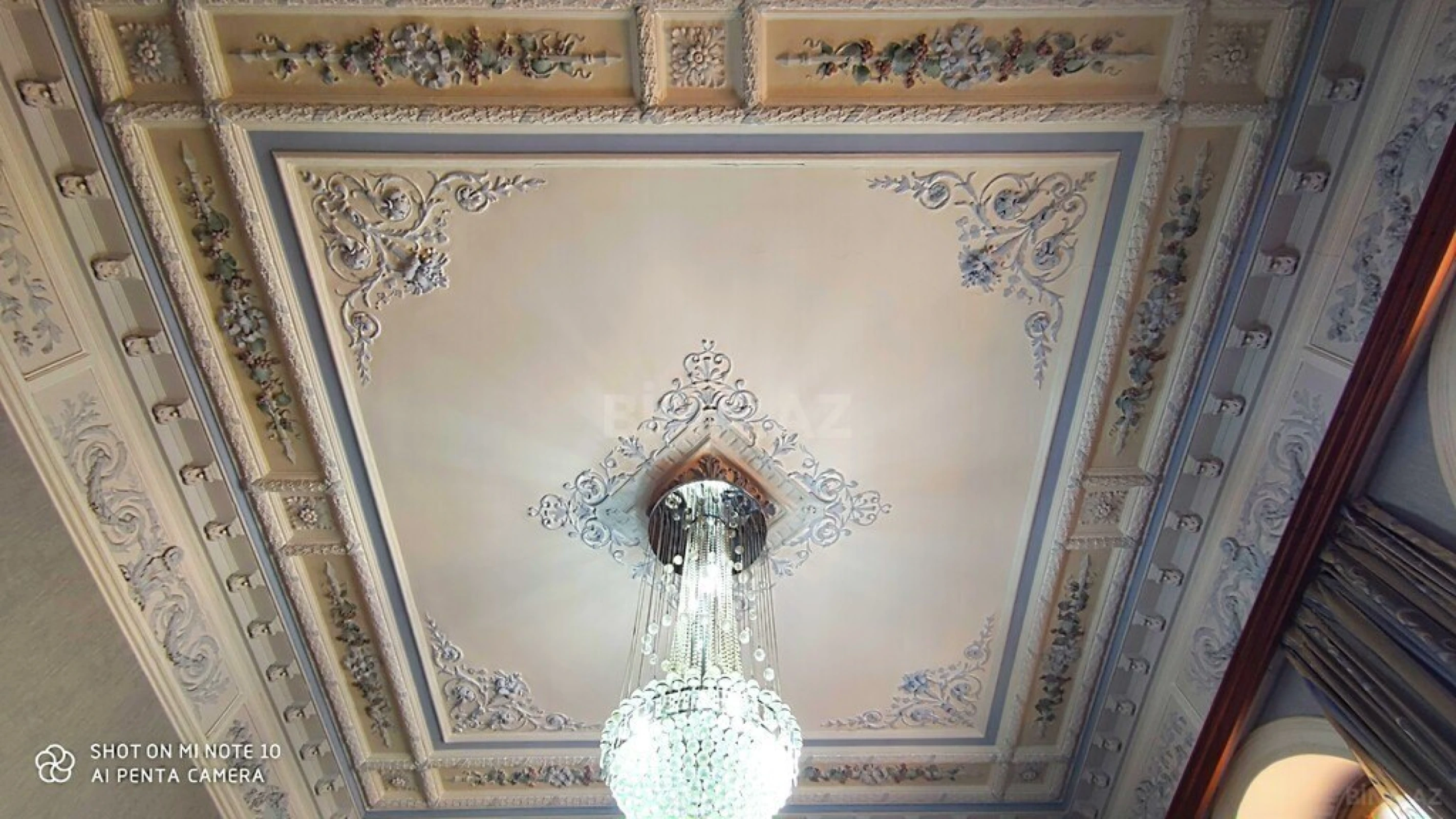 Satılır 5 otaqlı mənzil 250 m²