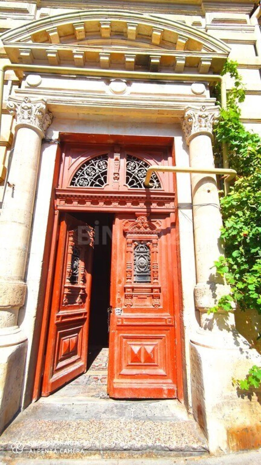 Satılır 5 otaqlı mənzil 250 m²