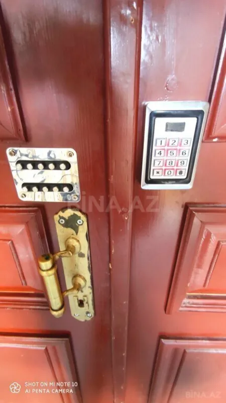 Satılır 5 otaqlı mənzil 250 m²