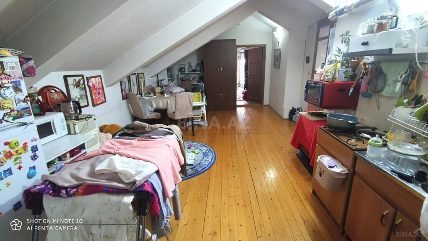 Satılır 5 otaqlı mənzil 250 m²