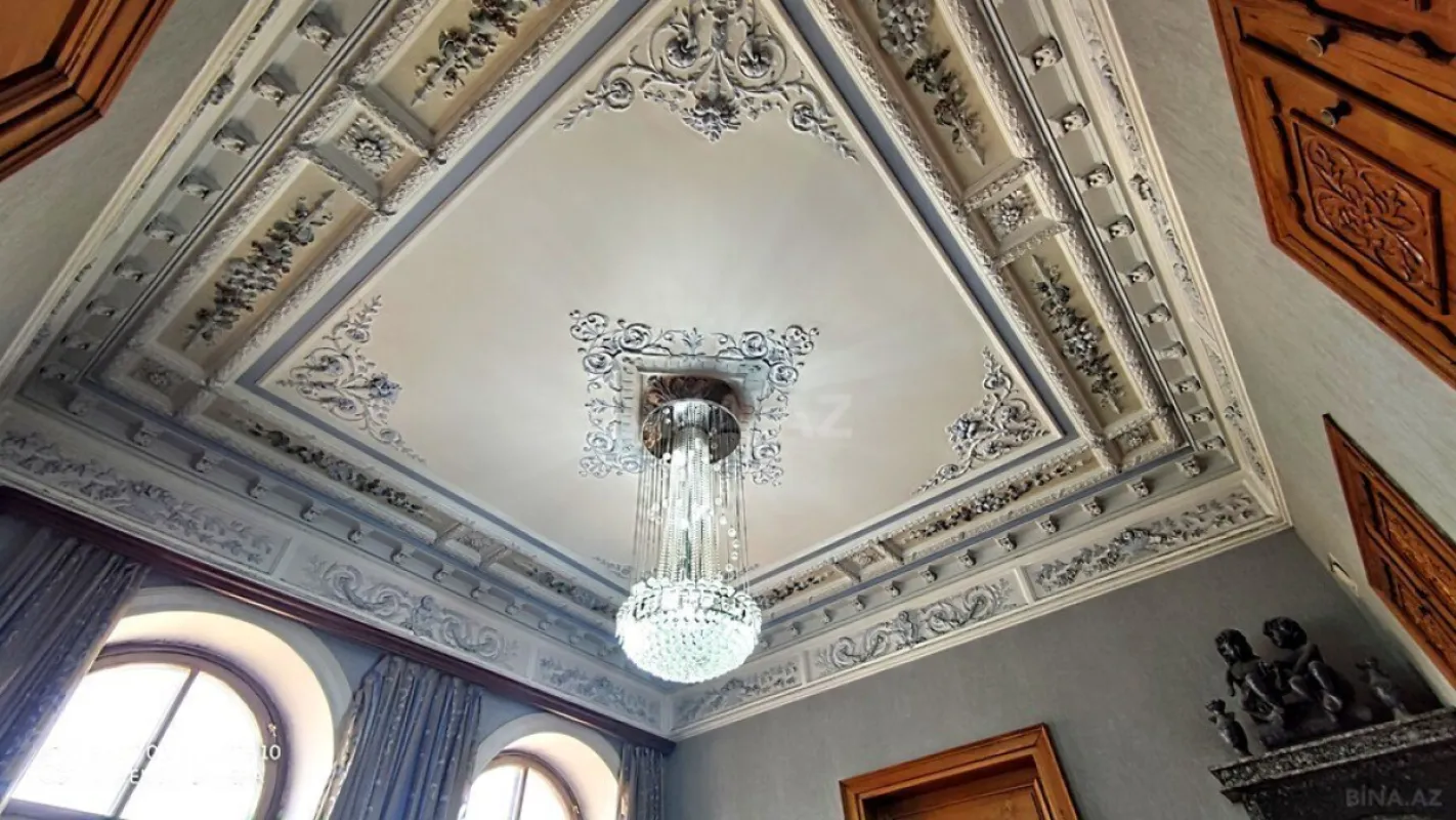 Satılır 5 otaqlı mənzil 250 m²