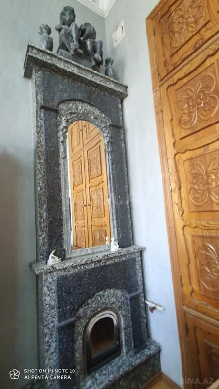 Satılır 5 otaqlı mənzil 250 m²