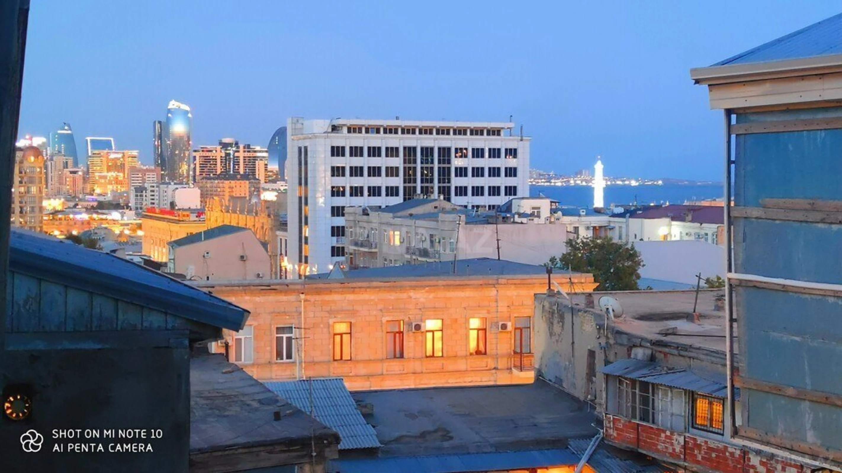 Satılır 5 otaqlı mənzil 250 m²
