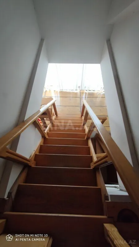 Satılır 5 otaqlı mənzil 250 m²