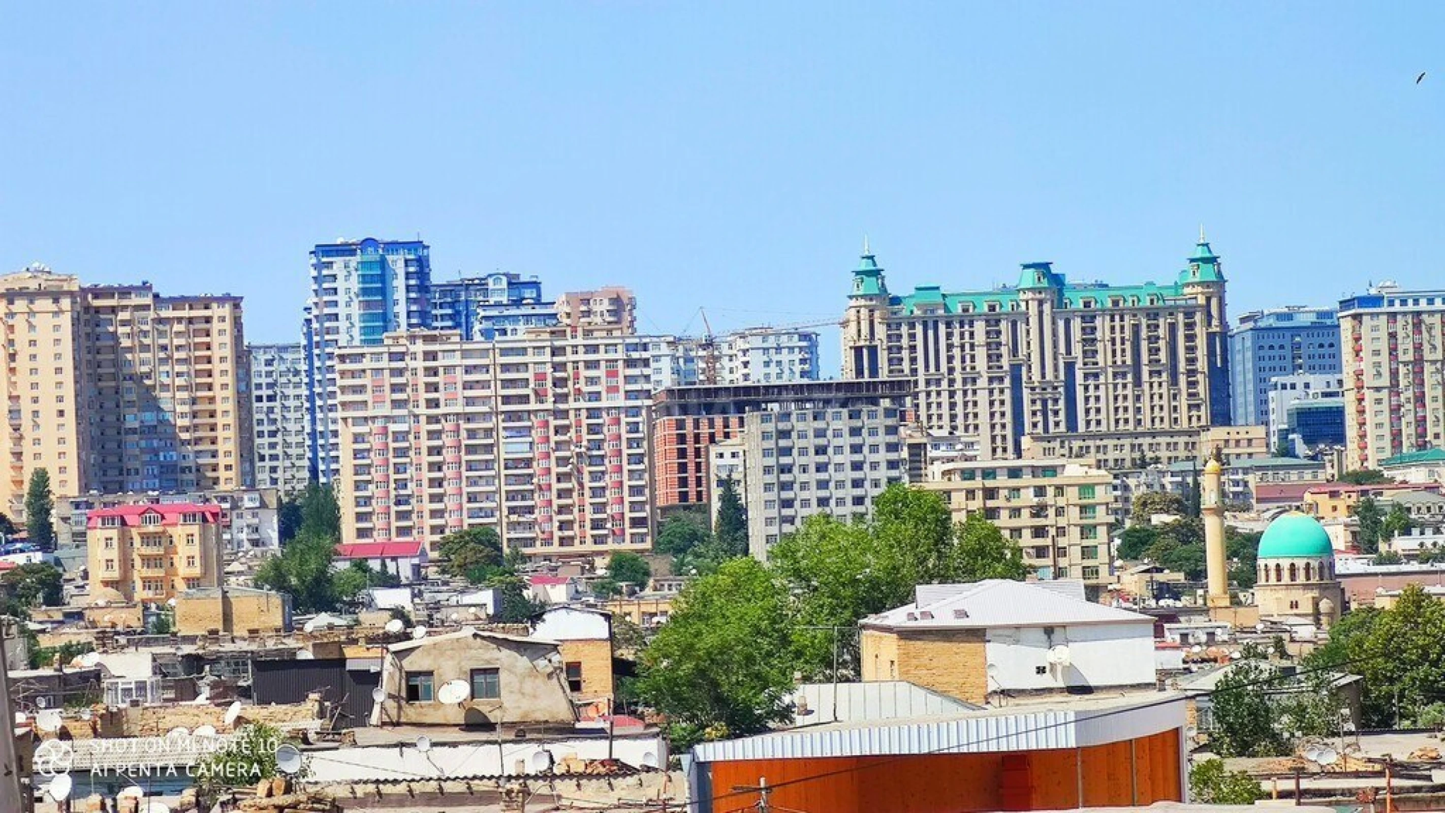 Satılır 5 otaqlı mənzil 250 m²