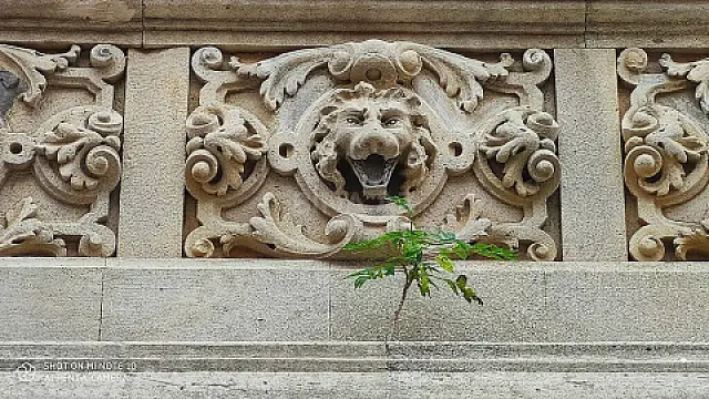 Satılır 5 otaqlı mənzil 250 m²