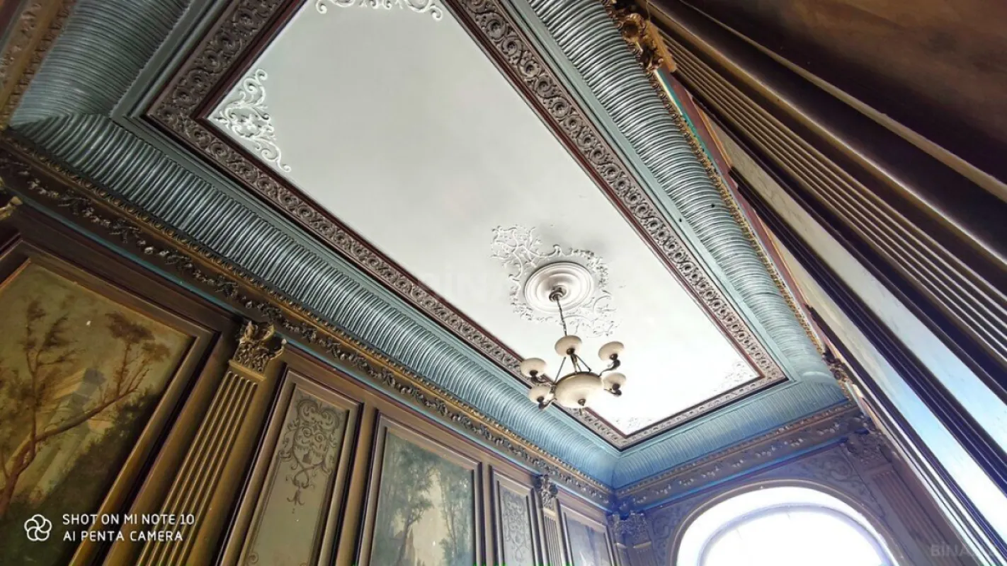 Satılır 5 otaqlı mənzil 250 m²