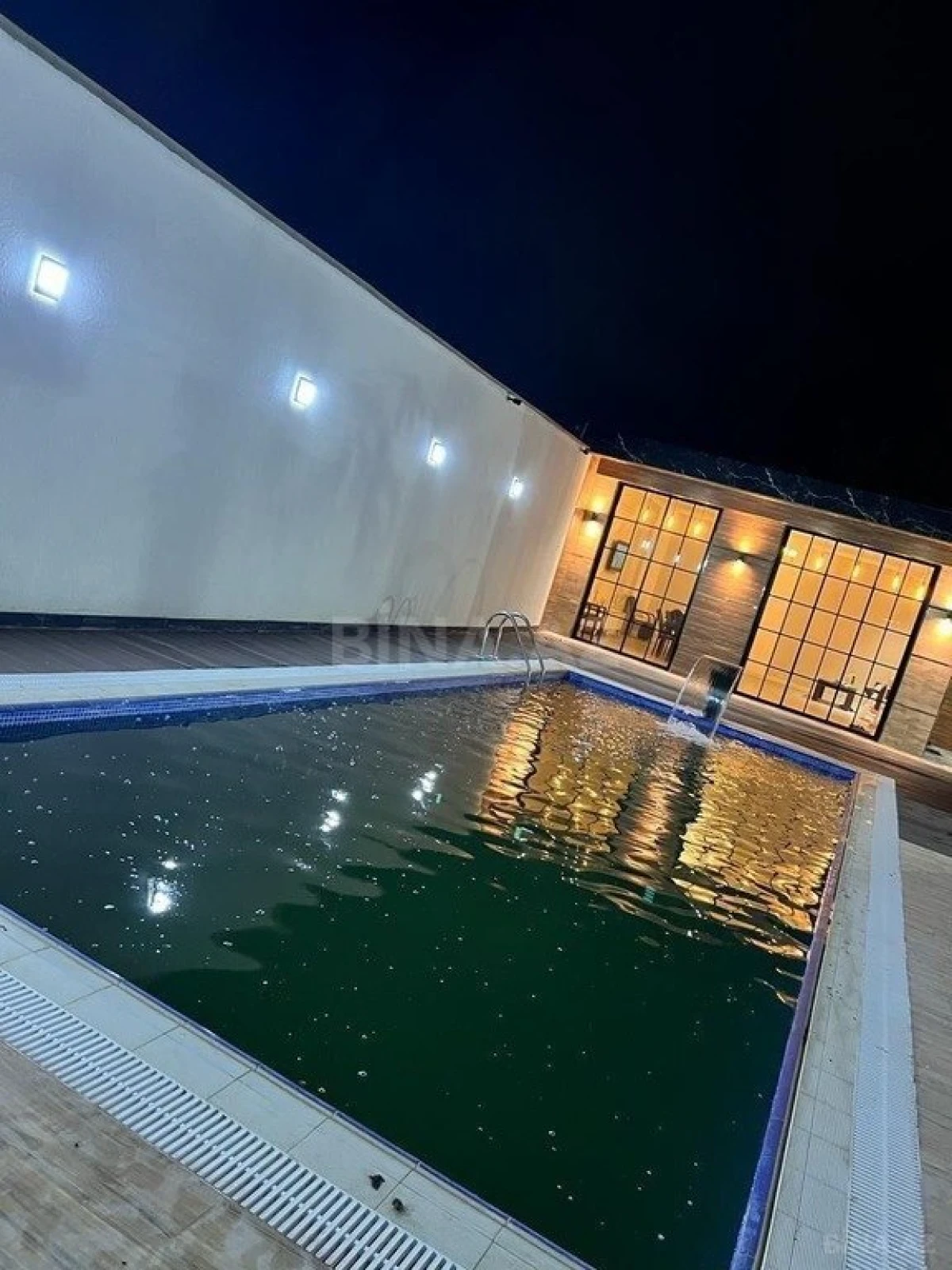 Kirayə verilir 6 otaqlı həyət evi 300 m²