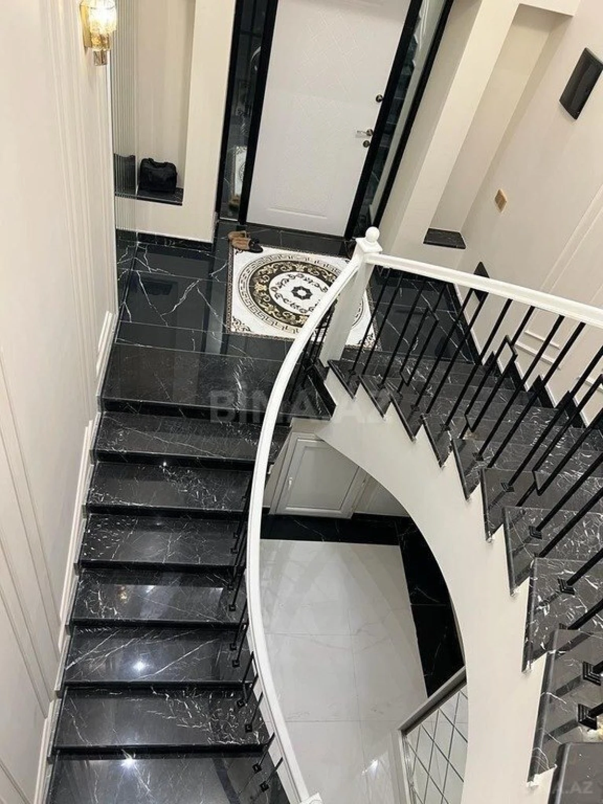 Kirayə verilir 6 otaqlı həyət evi 300 m²