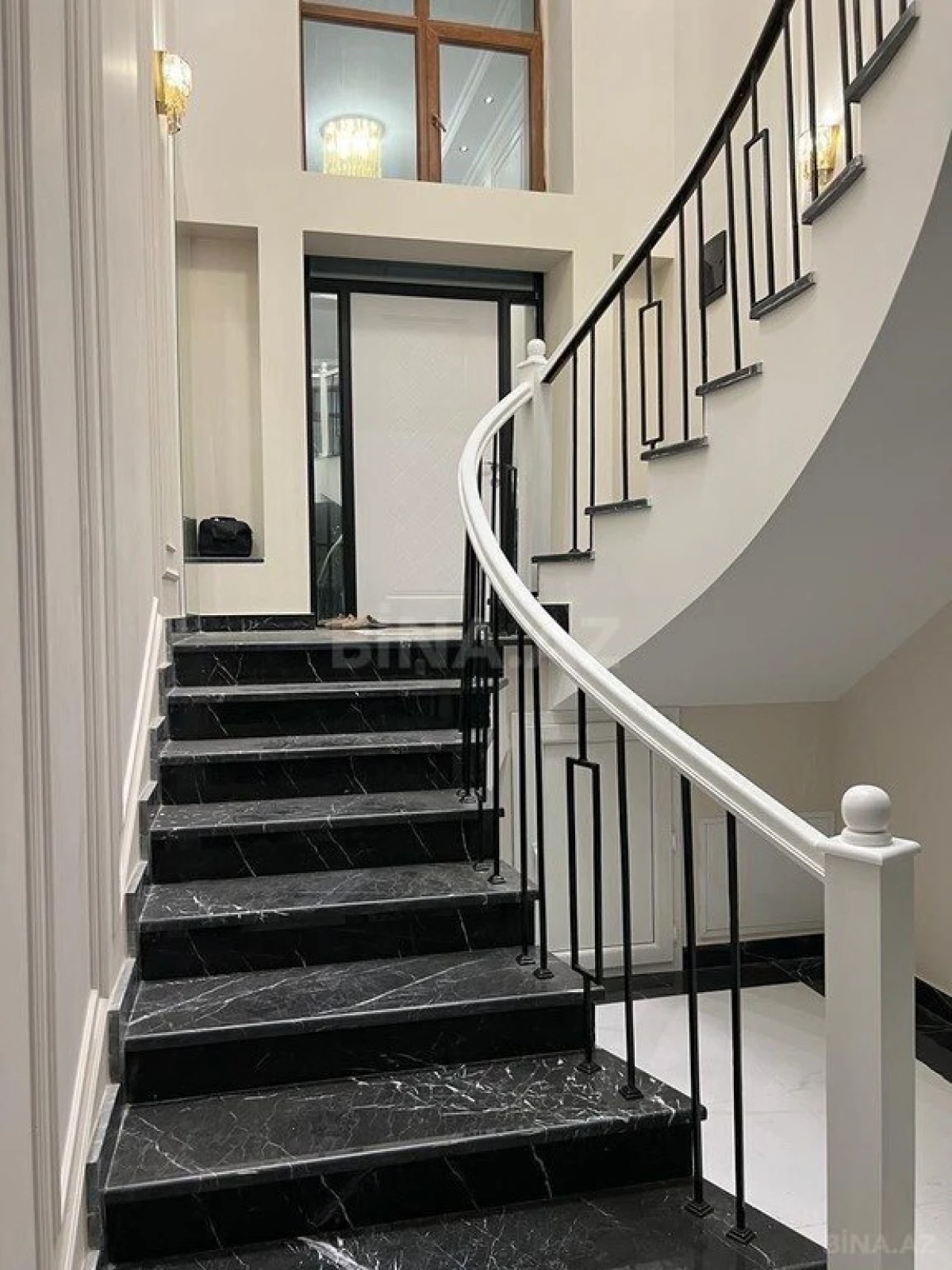 Kirayə verilir 6 otaqlı həyət evi 300 m²