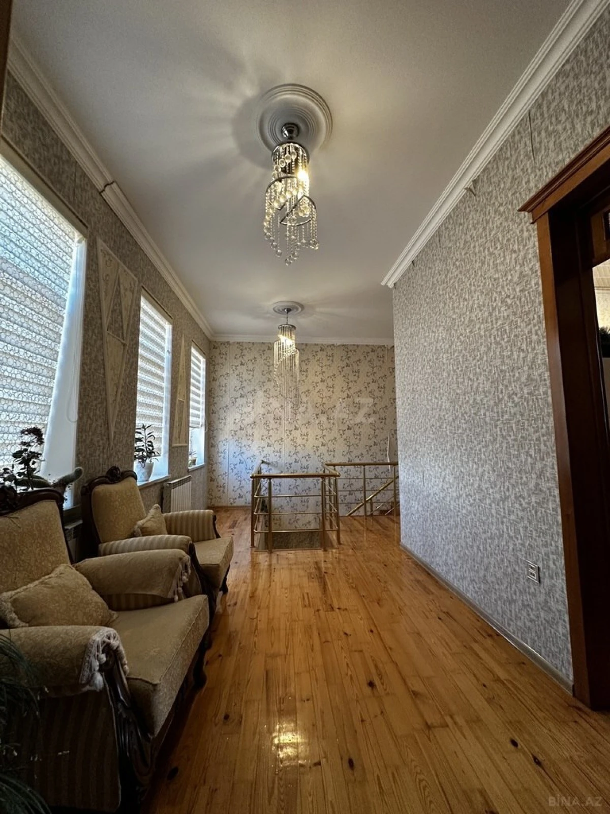 Satılır 5 otaqlı həyət evi 240 m²