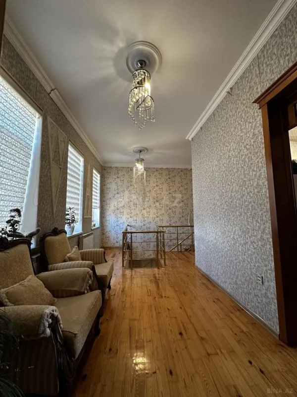 Satılır 5 otaqlı həyət evi 240 m²