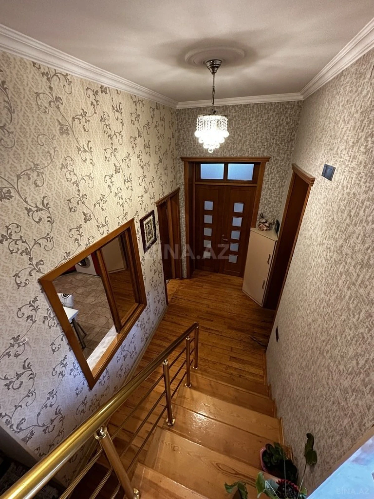 Satılır 5 otaqlı həyət evi 240 m²