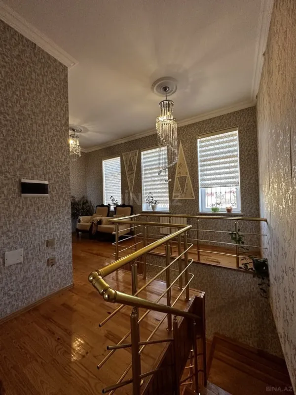 Satılır 5 otaqlı həyət evi 240 m²