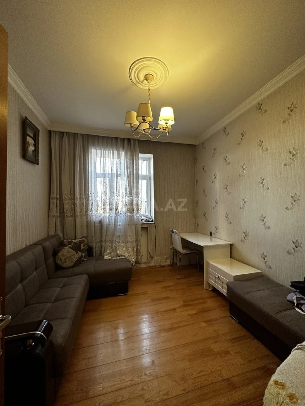 Satılır 5 otaqlı həyət evi 240 m²