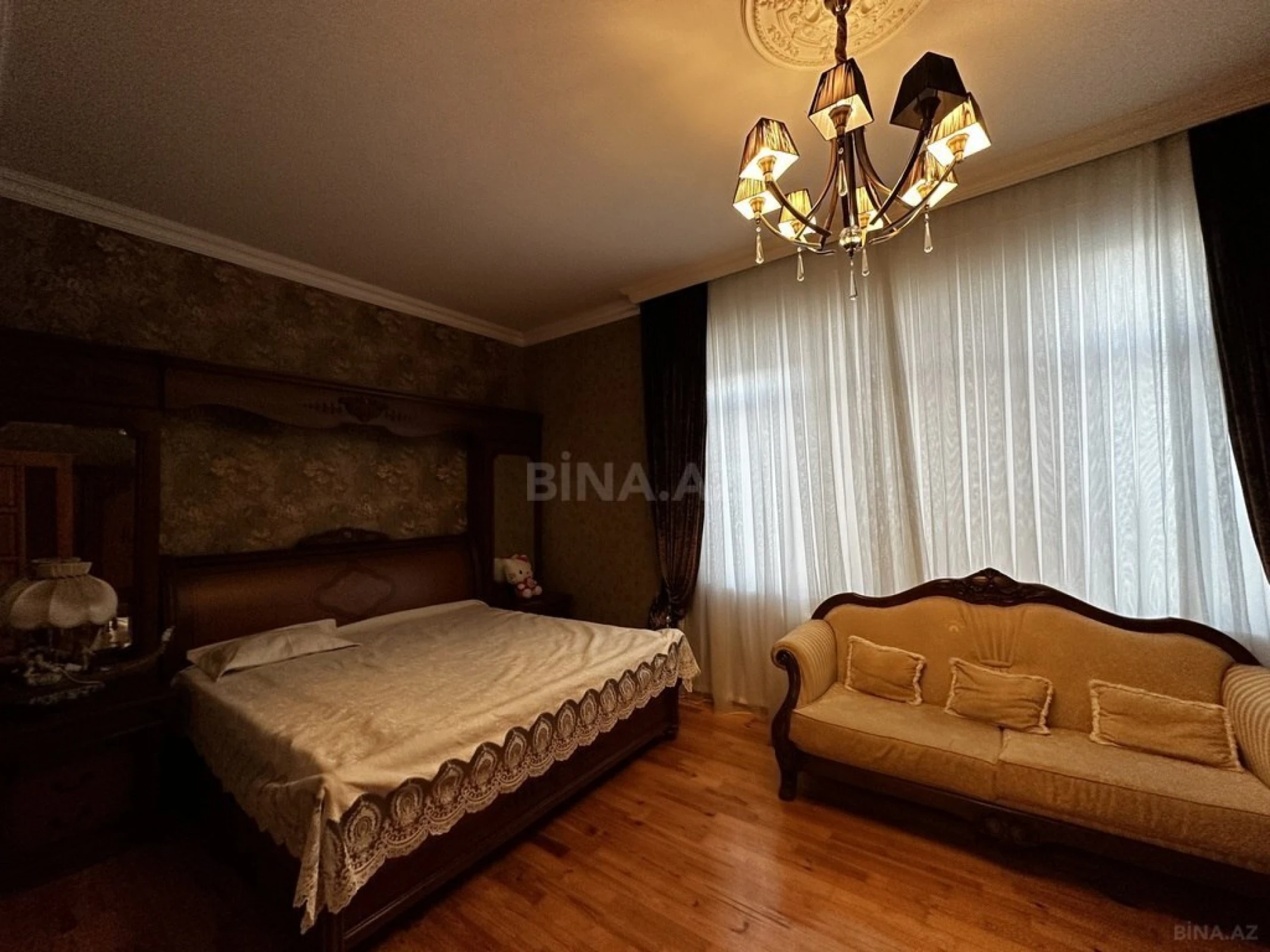 Satılır 5 otaqlı həyət evi 240 m²