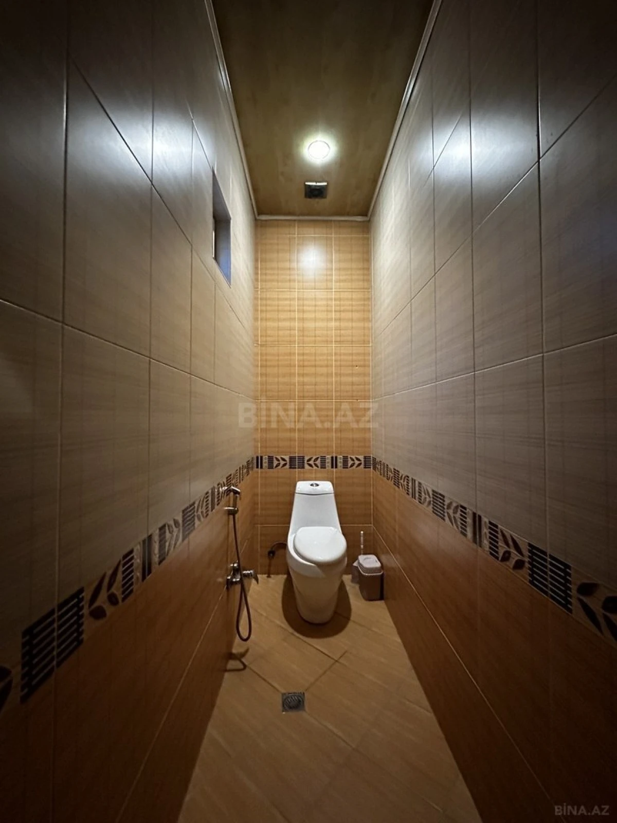 Satılır 5 otaqlı həyət evi 240 m²