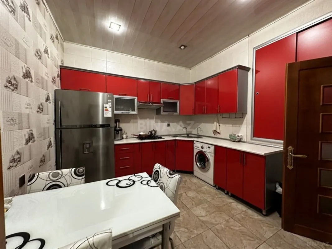 Satılır 5 otaqlı həyət evi 240 m²