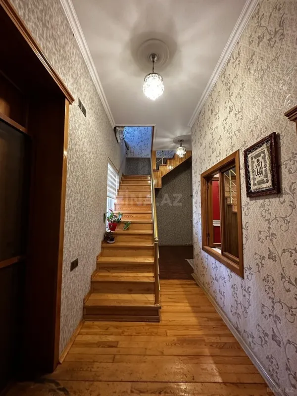 Satılır 5 otaqlı həyət evi 240 m²