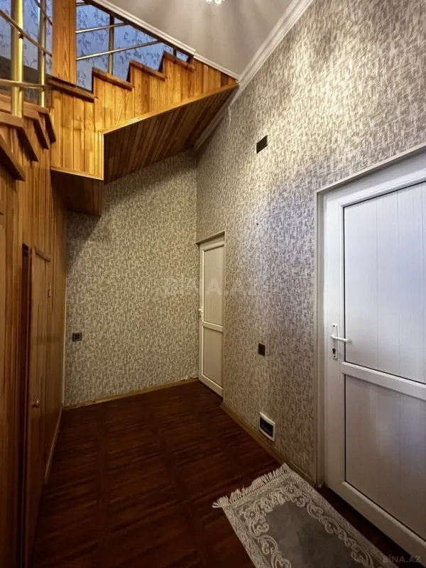Satılır 5 otaqlı həyət evi 240 m²