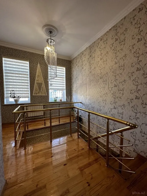 Satılır 5 otaqlı həyət evi 240 m²