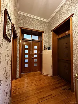 Satılır 5 otaqlı həyət evi 240 m²