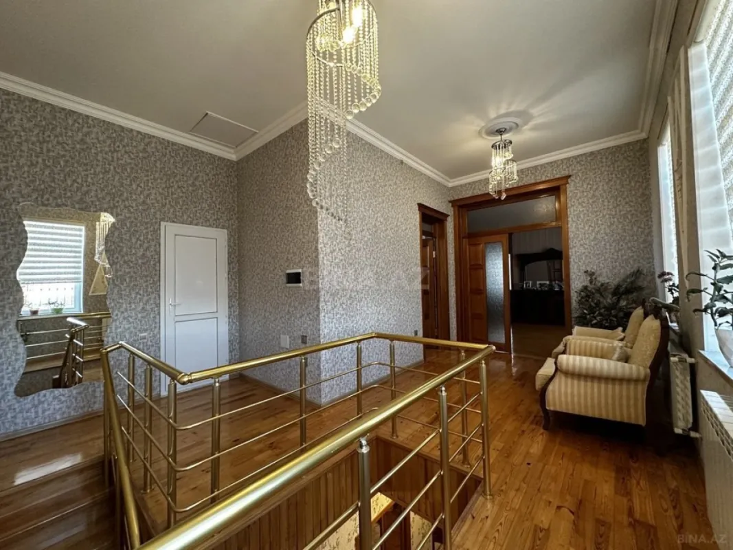 Satılır 5 otaqlı həyət evi 240 m²