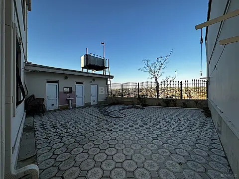 Satılır 5 otaqlı həyət evi 240 m²