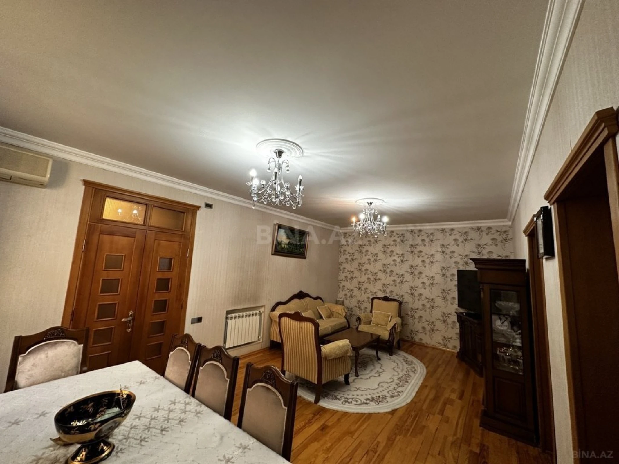 Satılır 5 otaqlı həyət evi 240 m²
