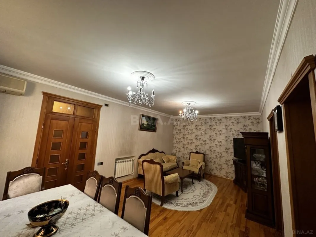 Satılır 5 otaqlı həyət evi 240 m²