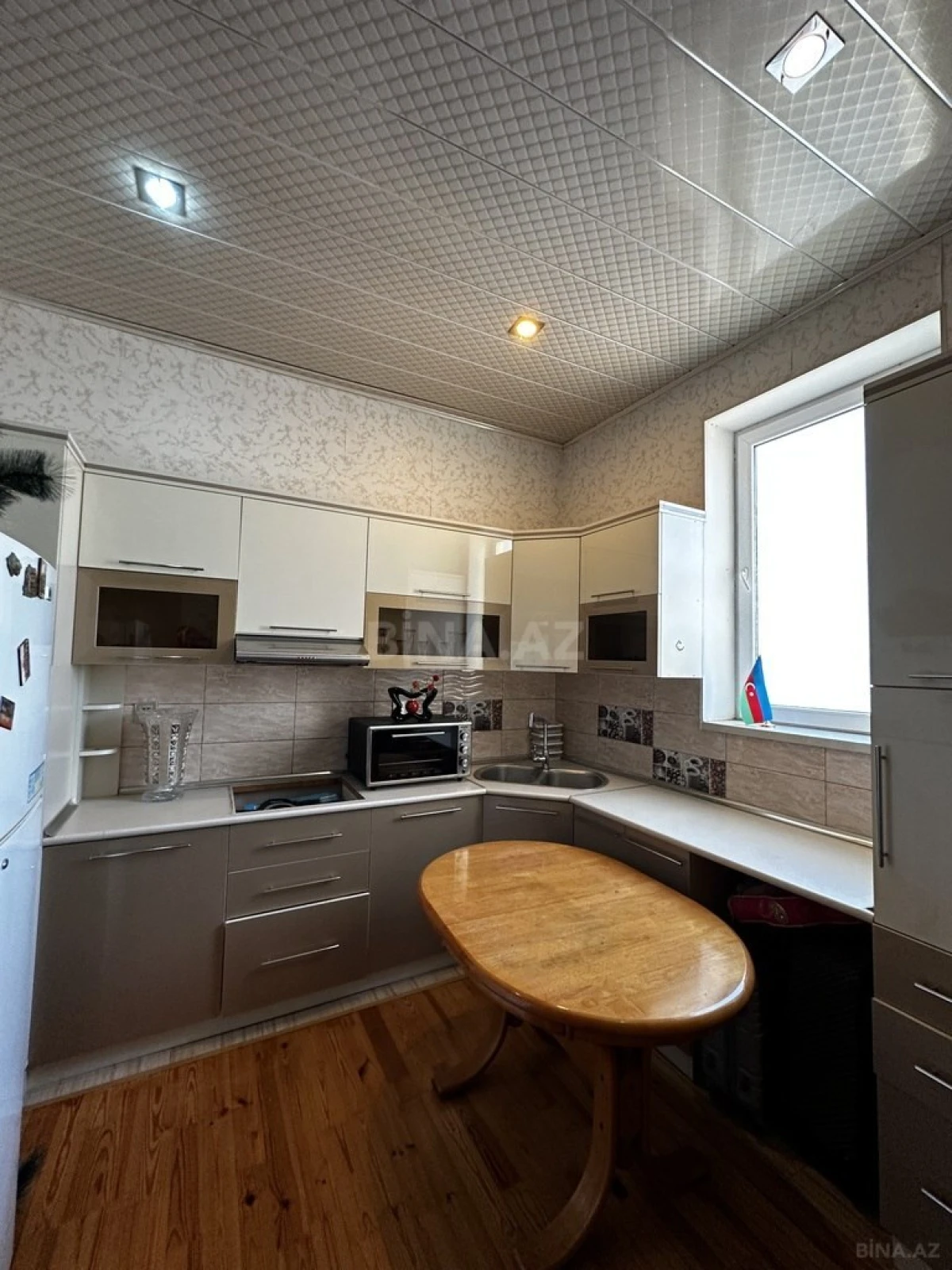 Satılır 5 otaqlı həyət evi 240 m²