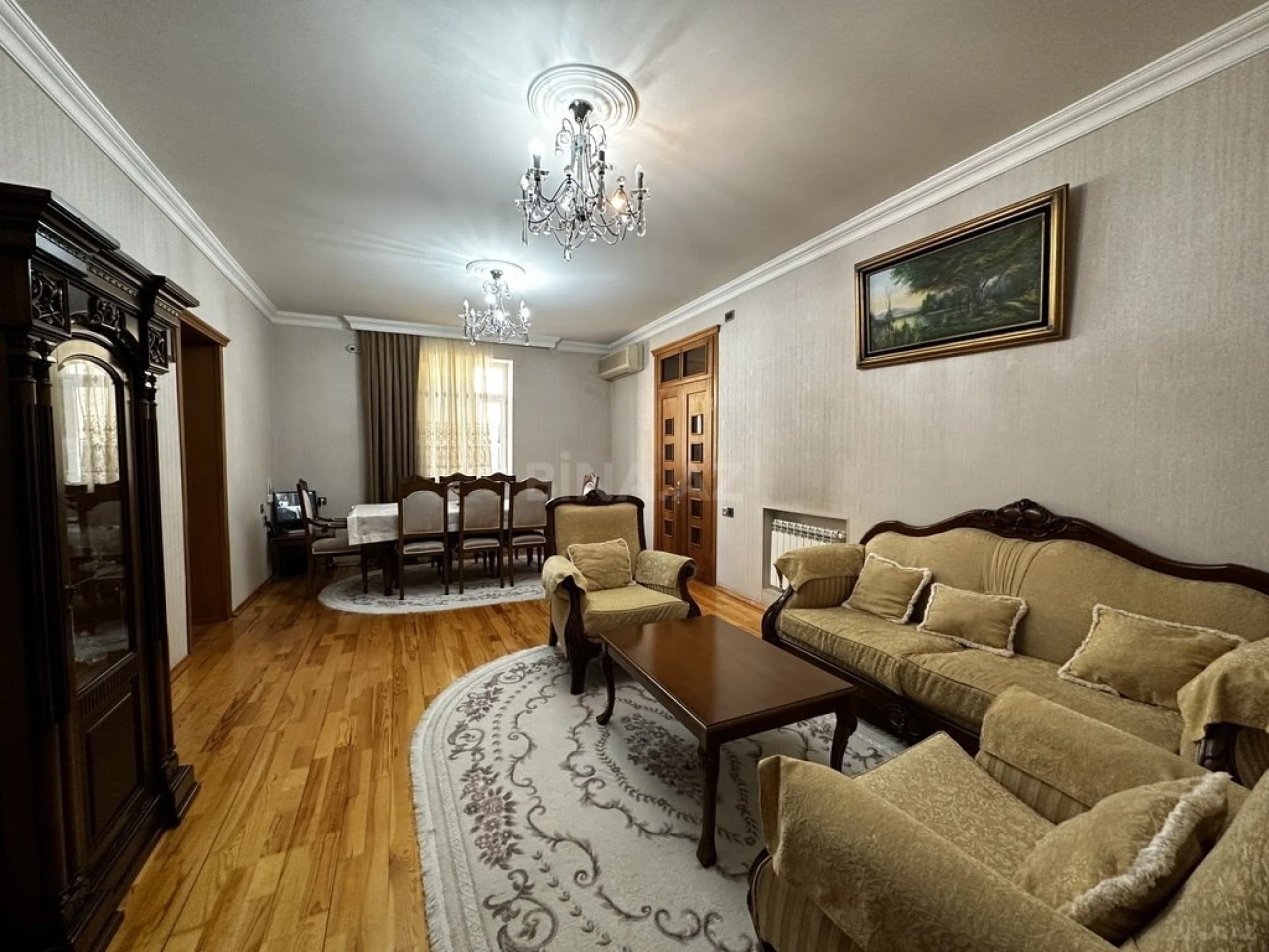 Satılır 5 otaqlı həyət evi 240 m²