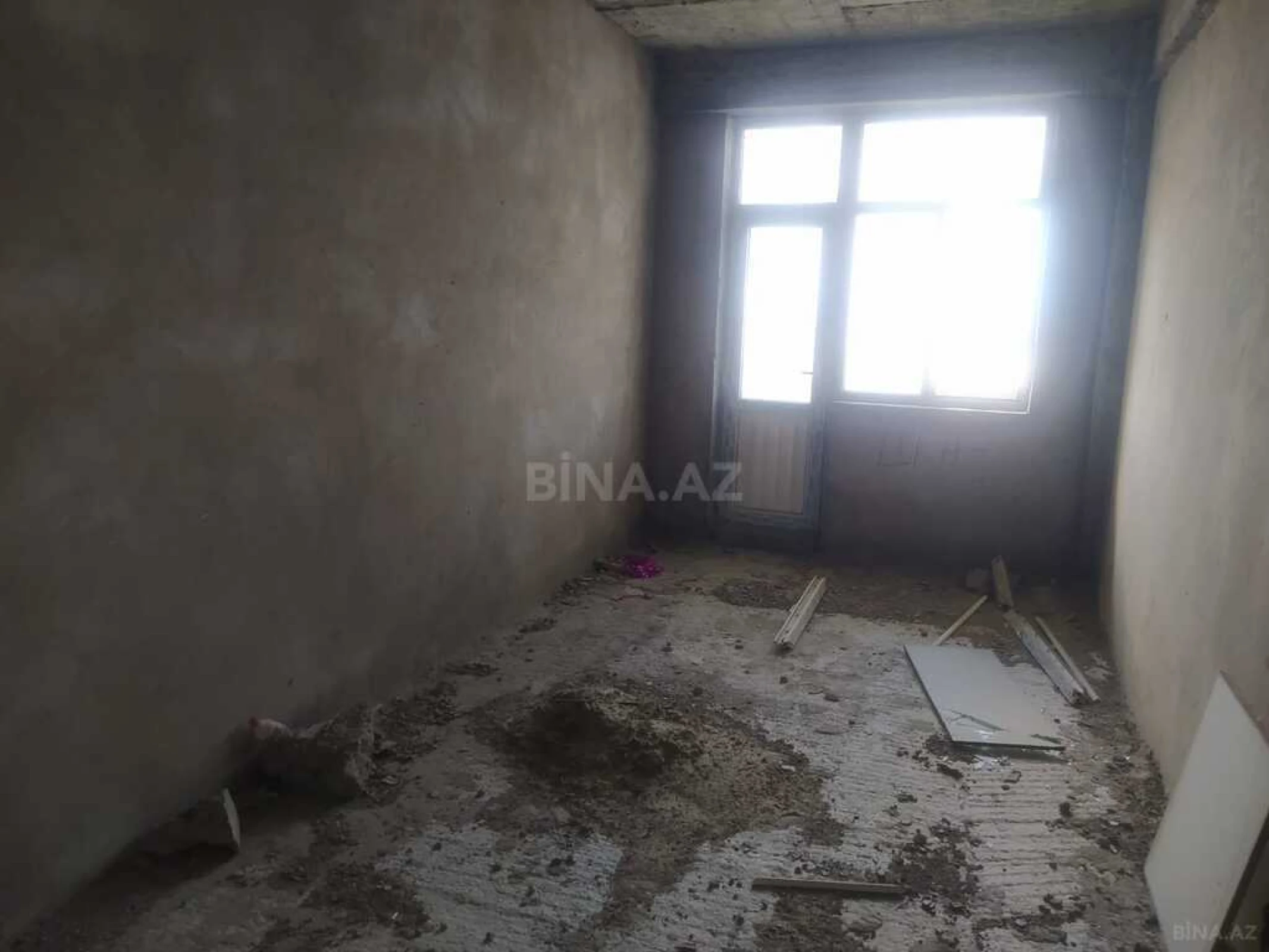 Satılır 4 otaqlı mənzil 141 m²