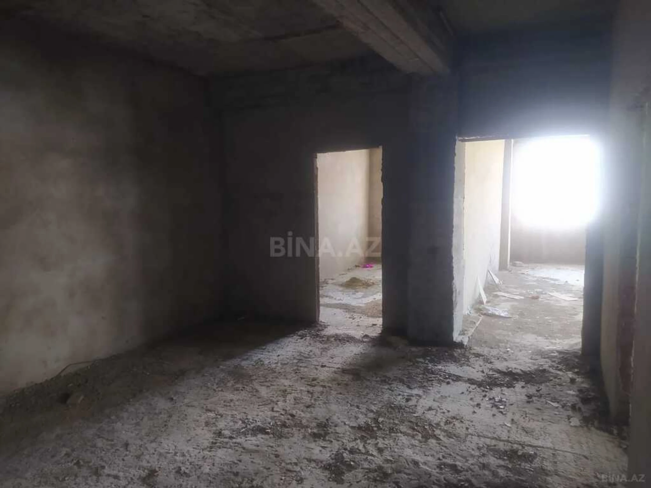 Satılır 4 otaqlı mənzil 141 m²