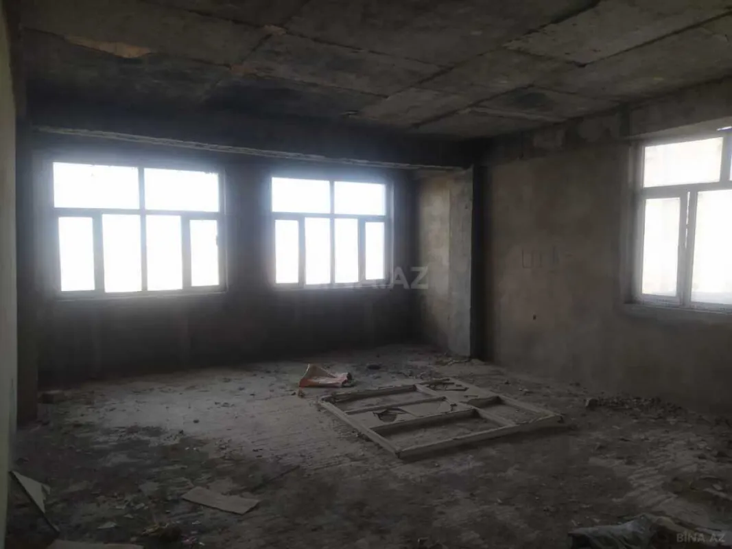 Satılır 4 otaqlı mənzil 141 m²