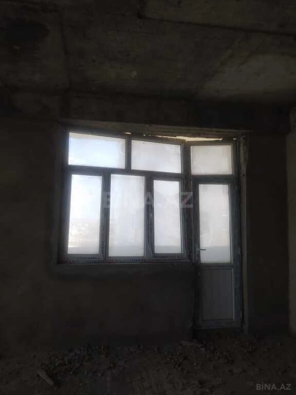 Satılır 4 otaqlı mənzil 141 m²