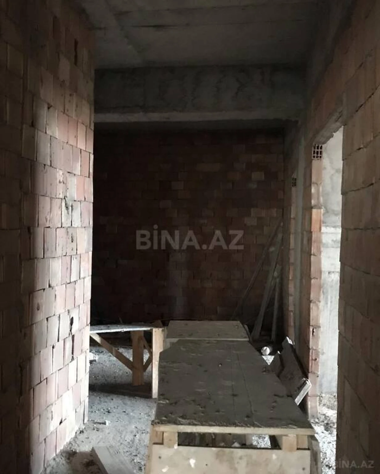 Satılır 4 otaqlı mənzil 141 m²