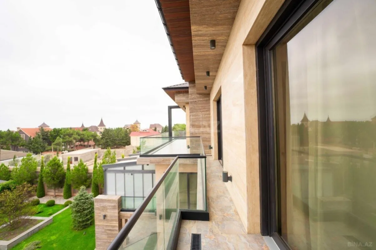 Satılır 7 otaqlı həyət evi 565 m²